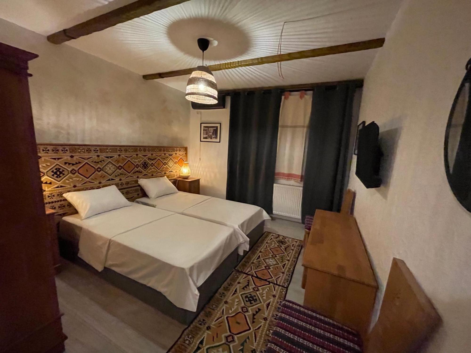 Hotel Casa Romaneasca オトペニ エクステリア 写真