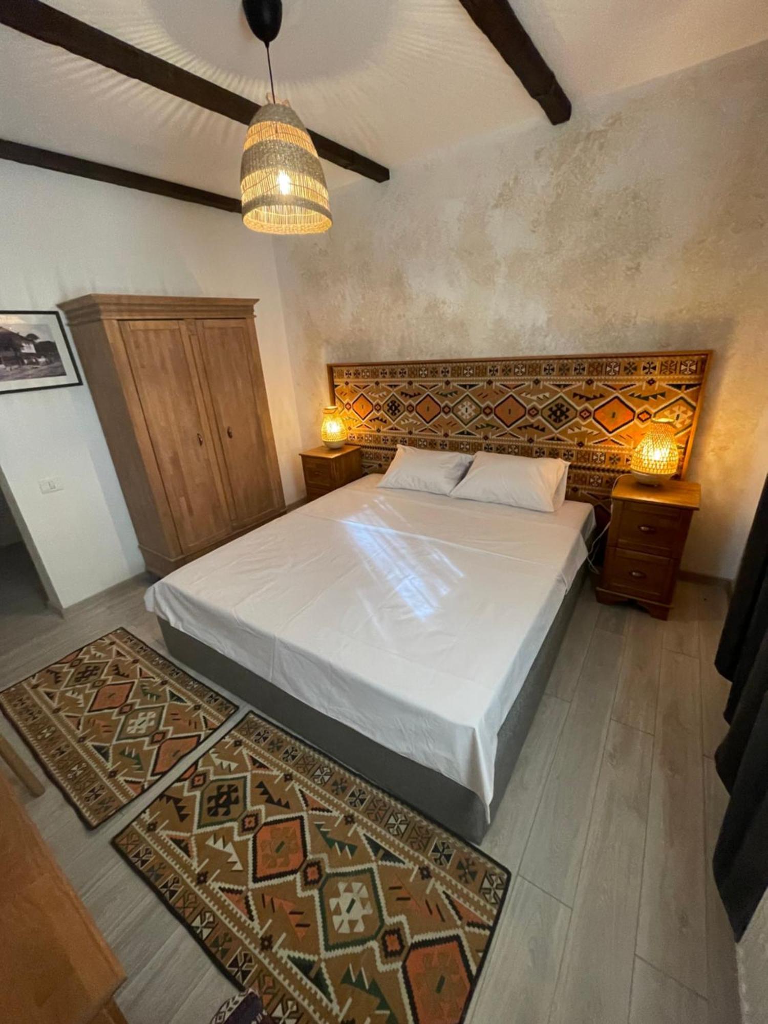 Hotel Casa Romaneasca オトペニ エクステリア 写真