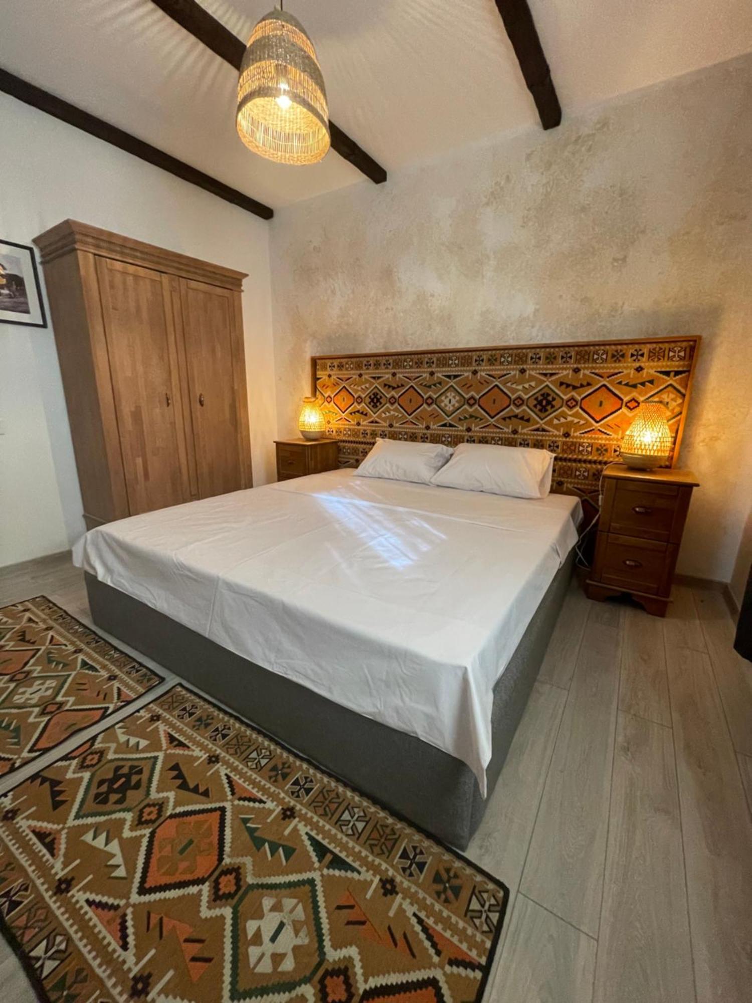 Hotel Casa Romaneasca オトペニ エクステリア 写真