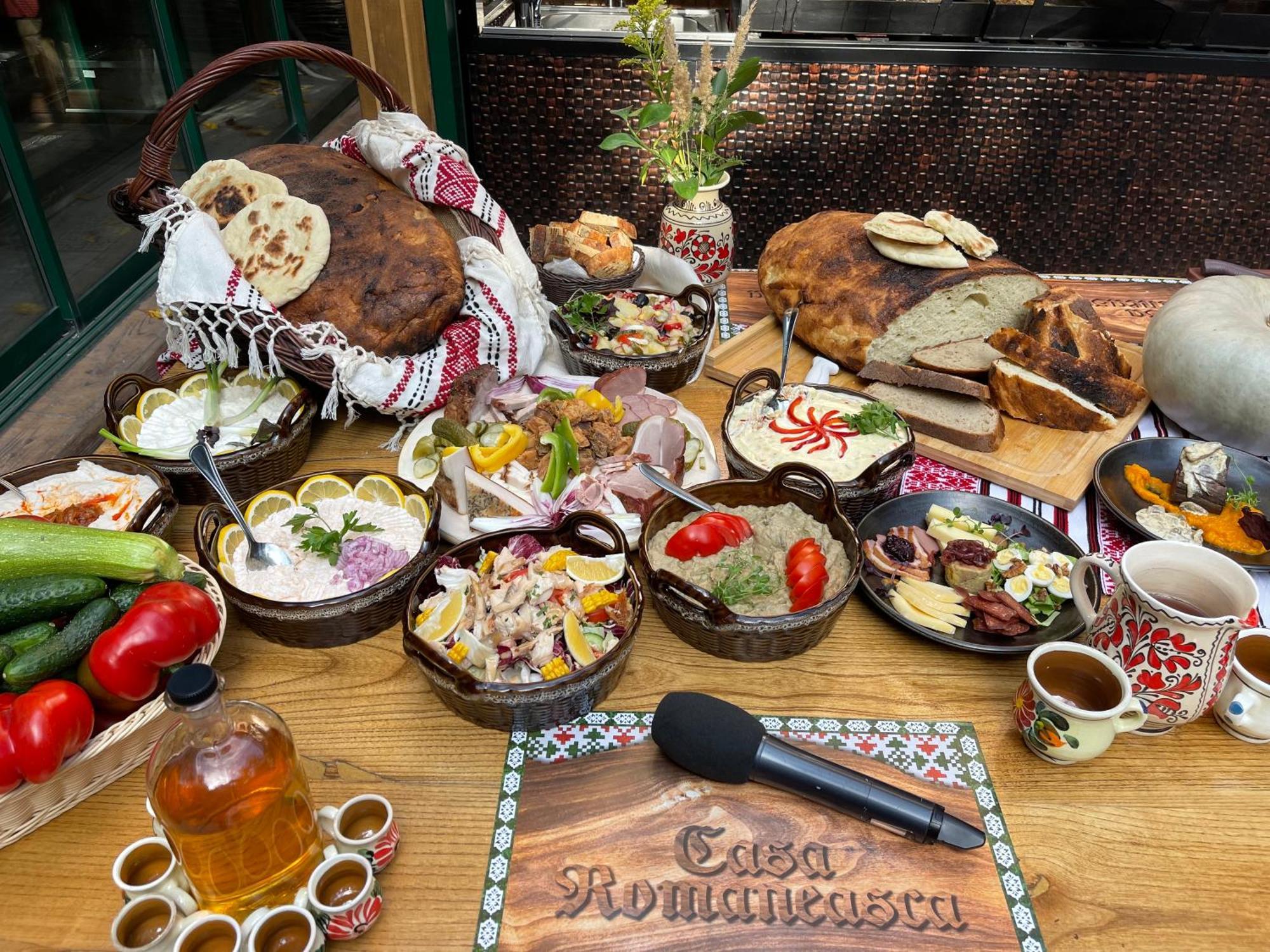 Hotel Casa Romaneasca オトペニ エクステリア 写真
